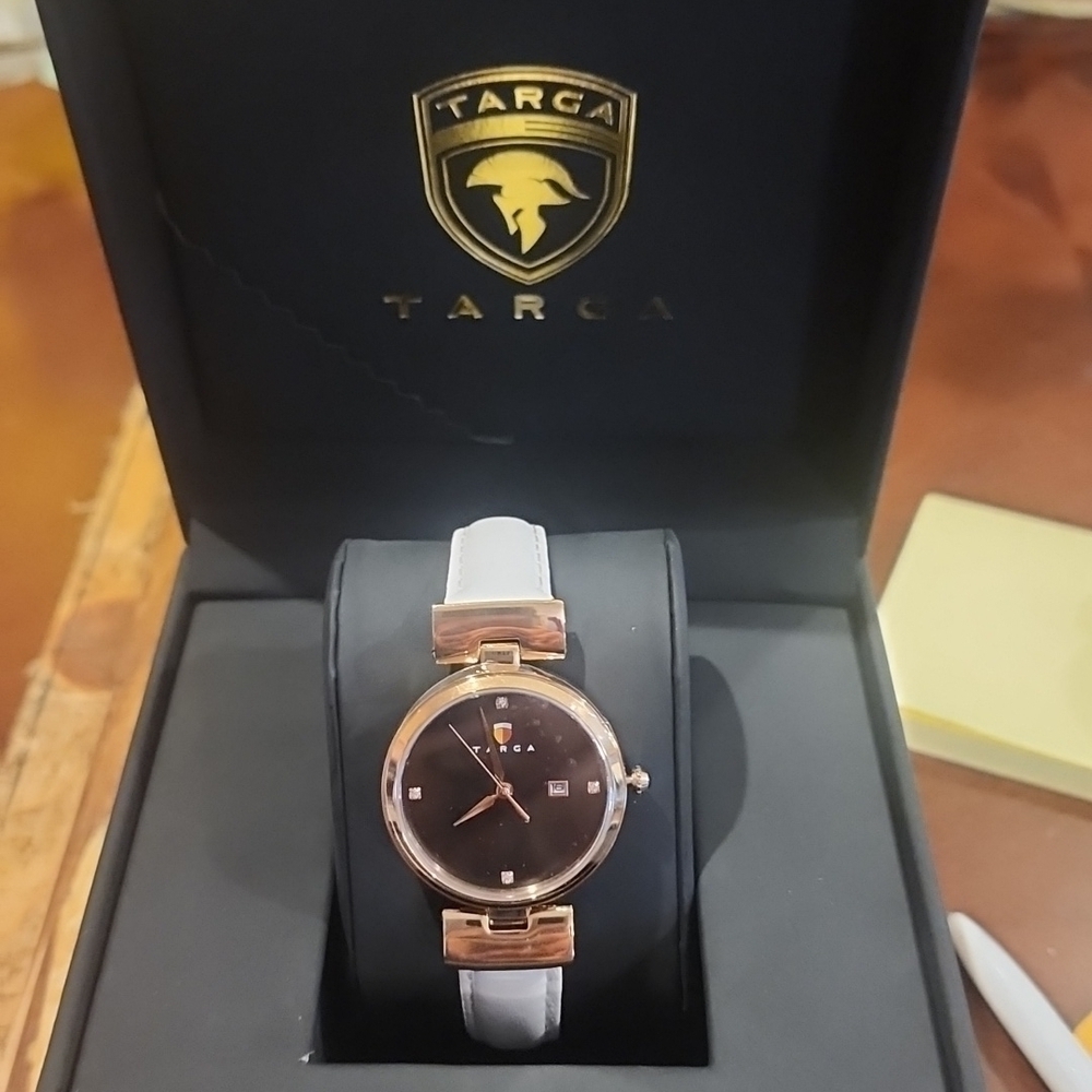 NWT LADIES LUXURY LEATHER WATCH
